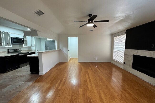 Building Photo - 2700 Clemson Cir