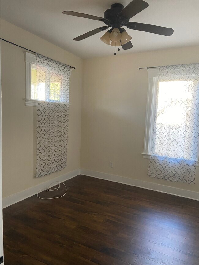 Dormitorio #1 - 2510 E 3rd St
