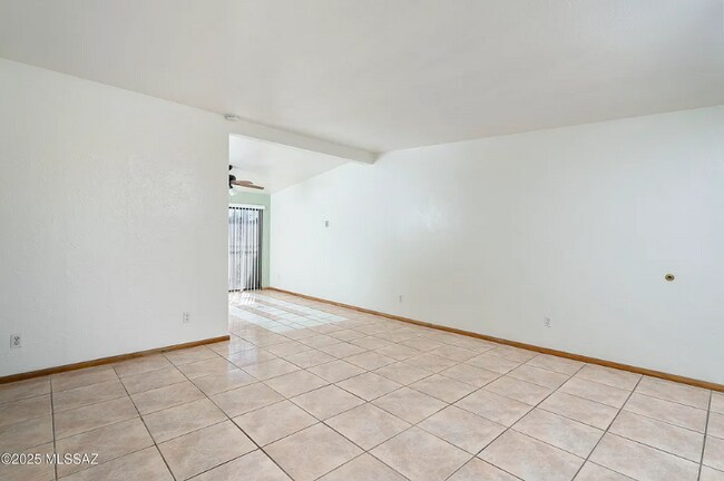 Foto del edificio - 803 E Holaway Dr