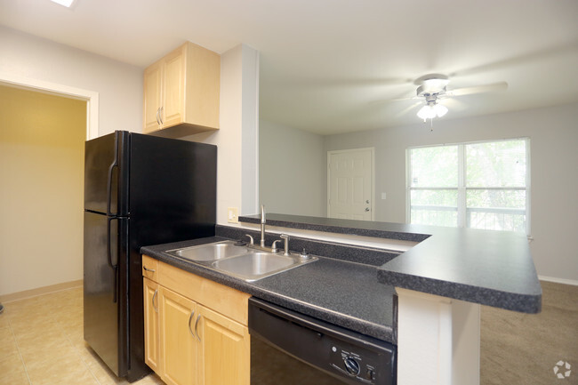 Kitchen - Islnd Club Apartments