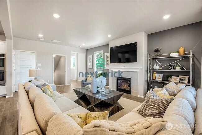 Foto del edificio - A fabulous 5 bedroom and 3.5 bathroom house