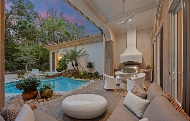 Foto del edificio - ***EXCLUSIVE- LUXURY ANNUAL RENTAL***MEDITERRA***PROFESSIONALLY DECORATED***