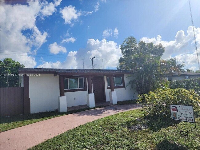 Foto del edificio - 845 NW 199th St