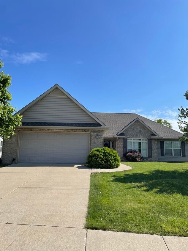 Building Photo - 3 Bed 2 Bath Home