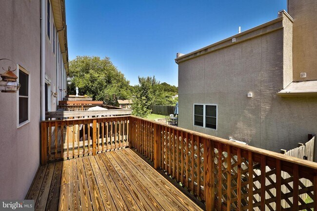 Foto del edificio - 406 Leverington Ave