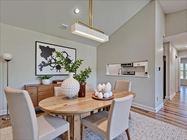 Foto del edificio - 4008 Crockers Lake Blvd