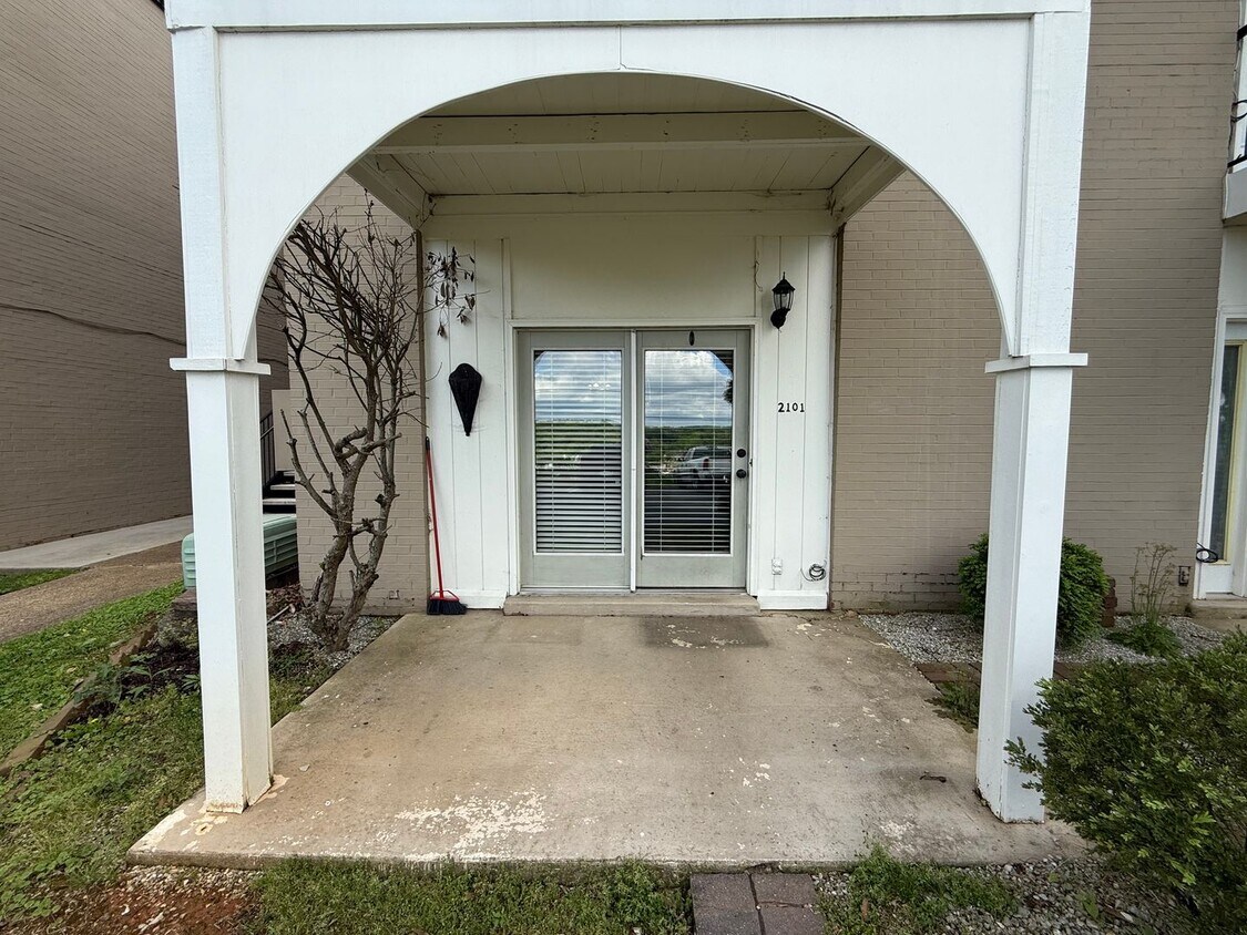 Foto principal - 5709 Lyons View Pike