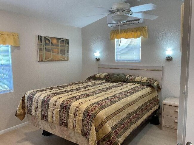 Building Photo - Anna Maria Island Living!