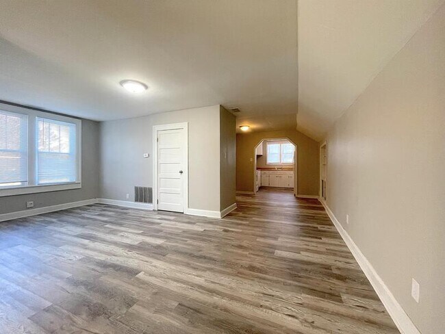 Building Photo - 101.5 S Bancroft St