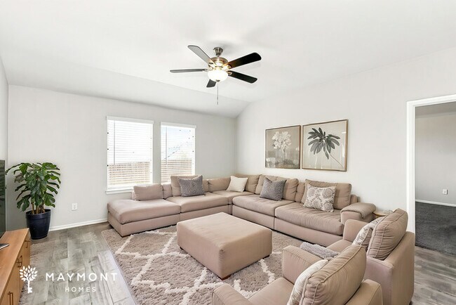 Foto del edificio - 4 Bedroom Home with Open Living Space