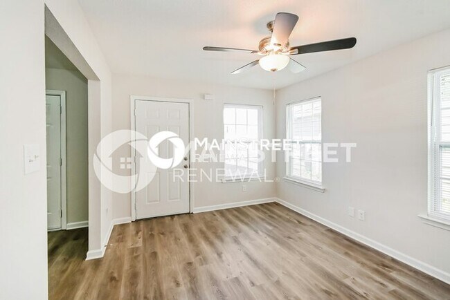 Building Photo - 3 Bedroom Pet-Friendly Home in MEMPHIS, TN with Main Street Renewal
