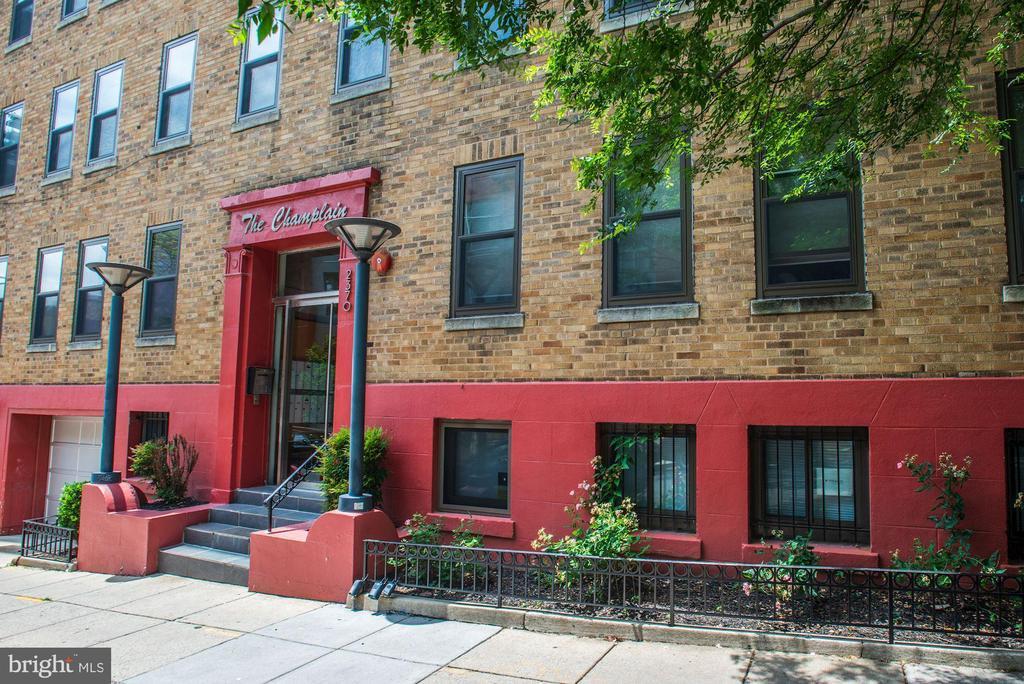 Foto principal - 2370 Champlain St NW