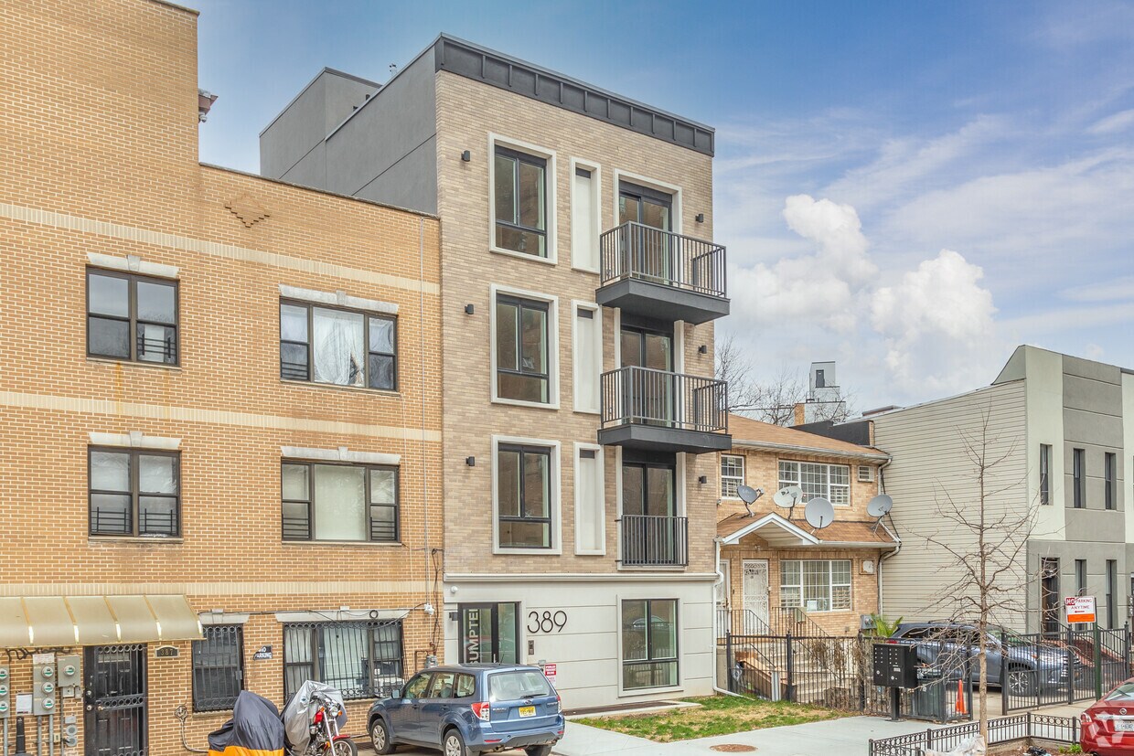 Foto del edificio - 389 Sumpter St