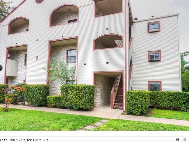 Building Photo - 1510 W N Loop Blvd