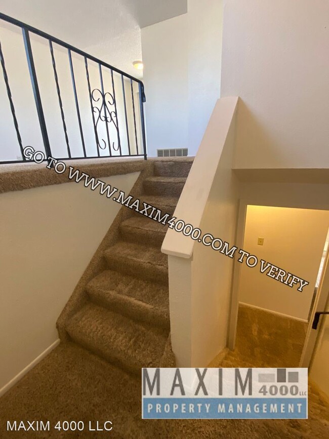 Building Photo - 4 br, 2 bath House - 494 1/2 ANJOU DRIVE