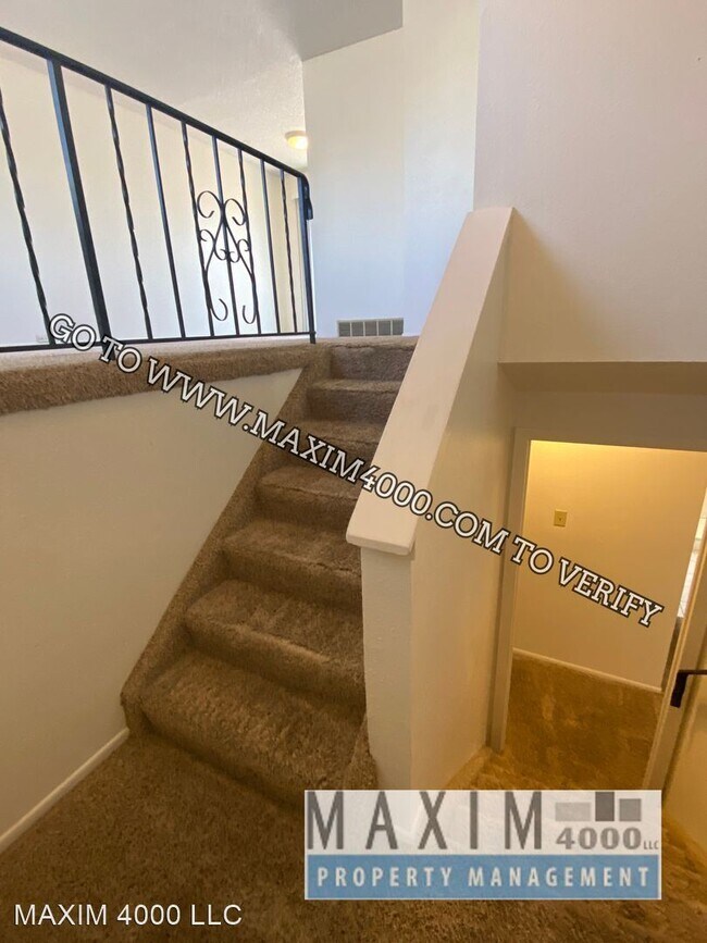 Foto del edificio - 4 br, 2 bath House - 494 1/2 ANJOU DRIVE