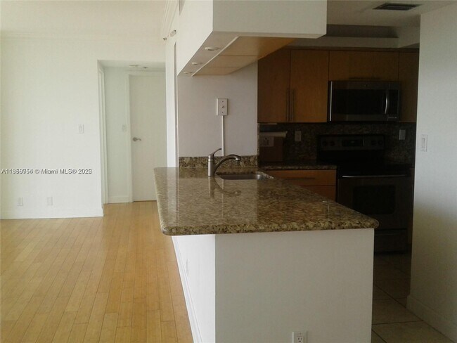 Foto del edificio - 7601 E Treasure Dr