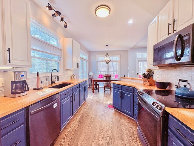 Foto del edificio - FREDERICKSBURG - MINUTES TO VRE - EASY COMMUTE TO QUANTICO!