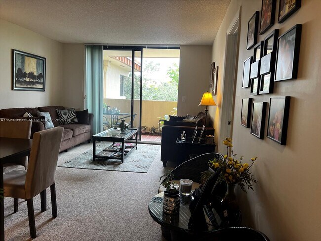 Foto del edificio - 7451 NW 16th St