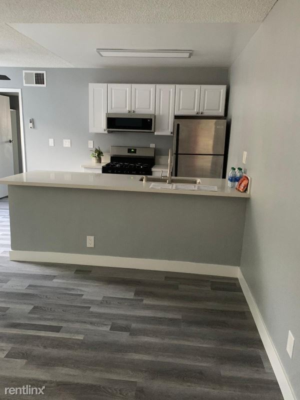 Primary Photo - 1 br, 1 bath Apartment - 7240 Jordan Ave.
