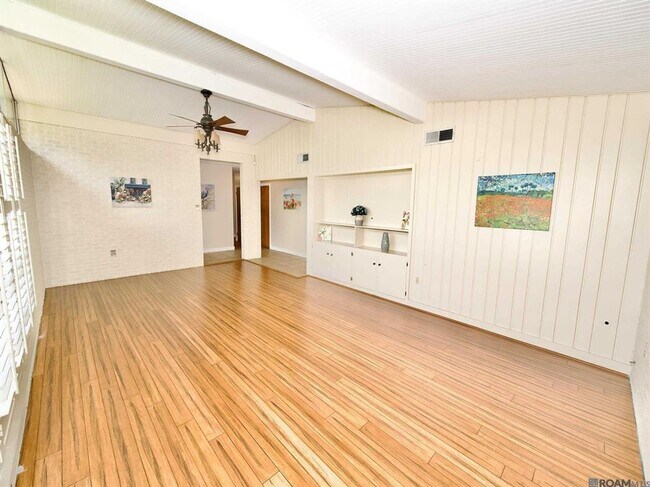 Building Photo - 3 Bedroom House in the Garden District