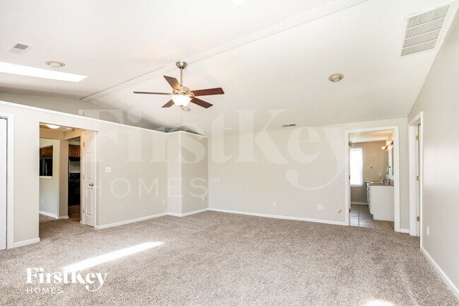 Foto del edificio - 3312 S Parker Ave