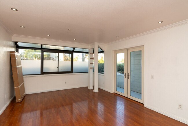 Building Photo - !!! MOVE IN SPECIAL $500 OFF FIRST MONTH'S...