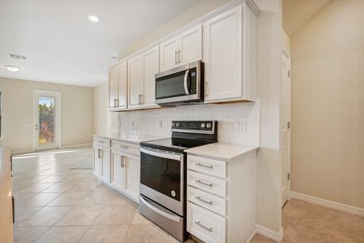 Foto del edificio - 8632 Escue St