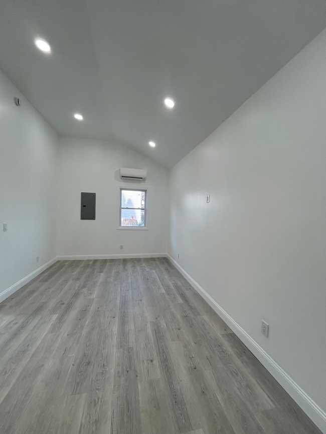 Building Photo - 343 Town Line Rd