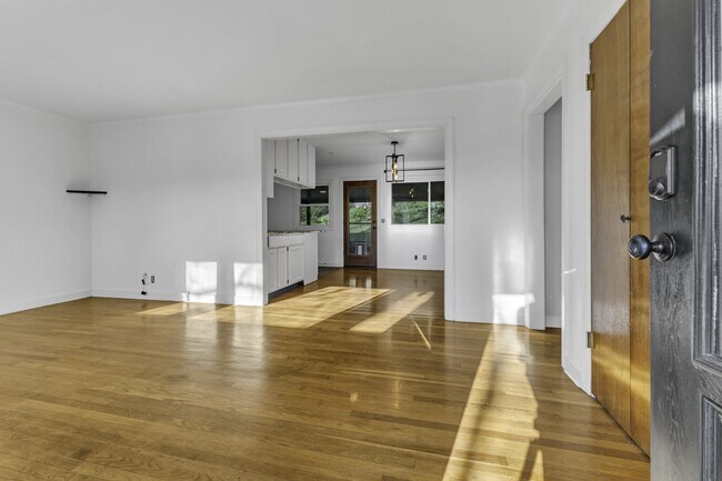 Foto del edificio - MidMod Ranch in Charlotte Park! 2 BR 1.5 B...