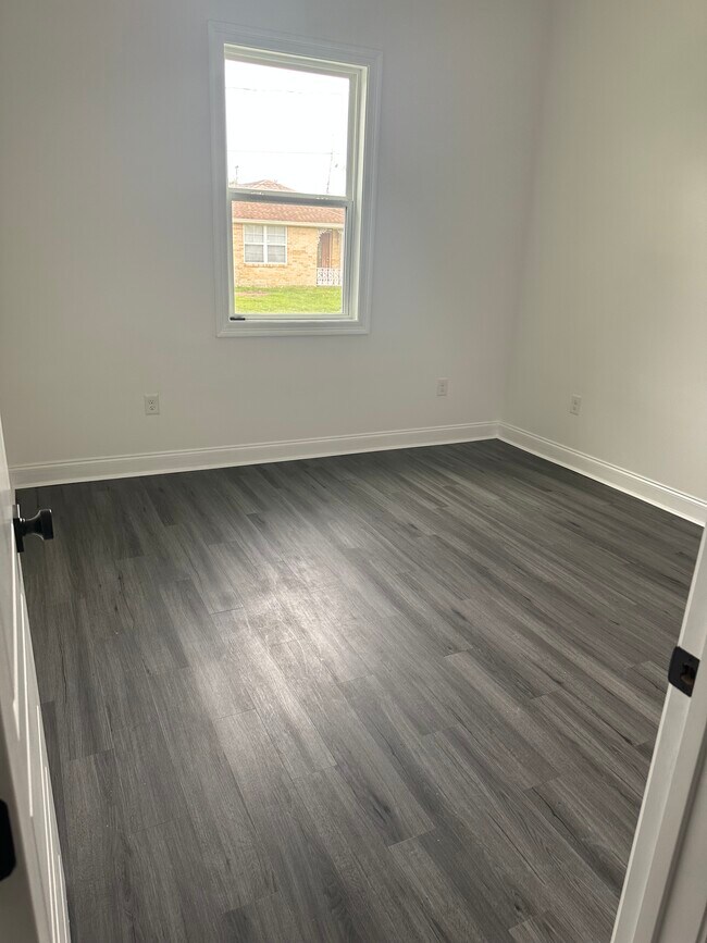 Master bedroom - 200 W Celestine St