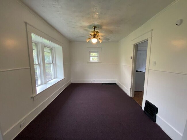 Foto del edificio - Large Single-Family Home in East Akron