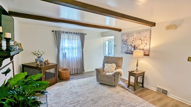 Family Room - 106 S Jamestown Rd