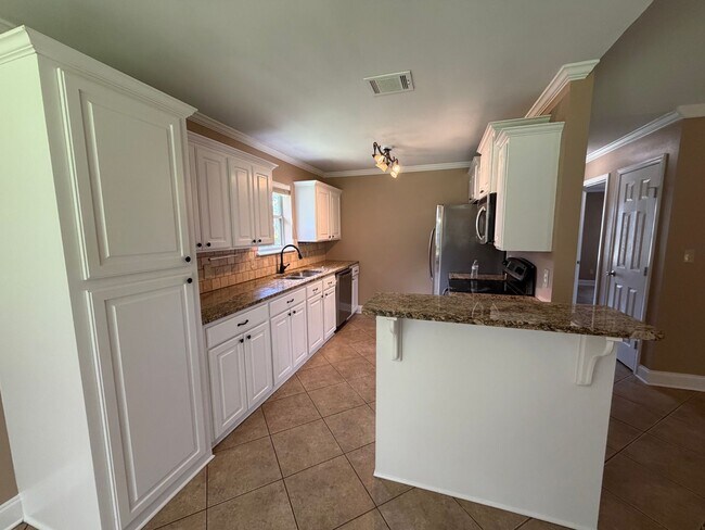 Building Photo - Beautiful 3 Bedroom Haughton Home