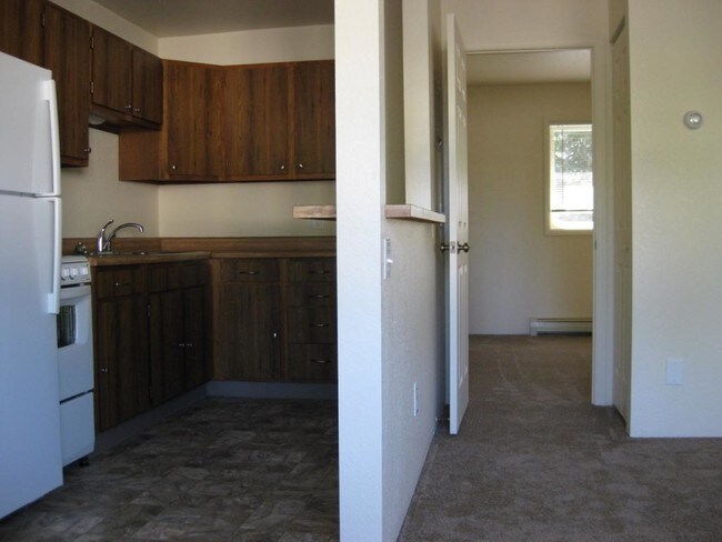 Building Photo - 170 Shady Ln