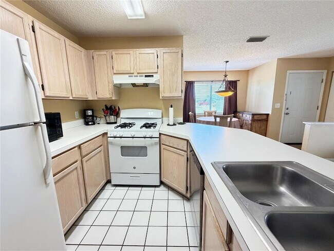 Foto del edificio - 8402 Waterview Way