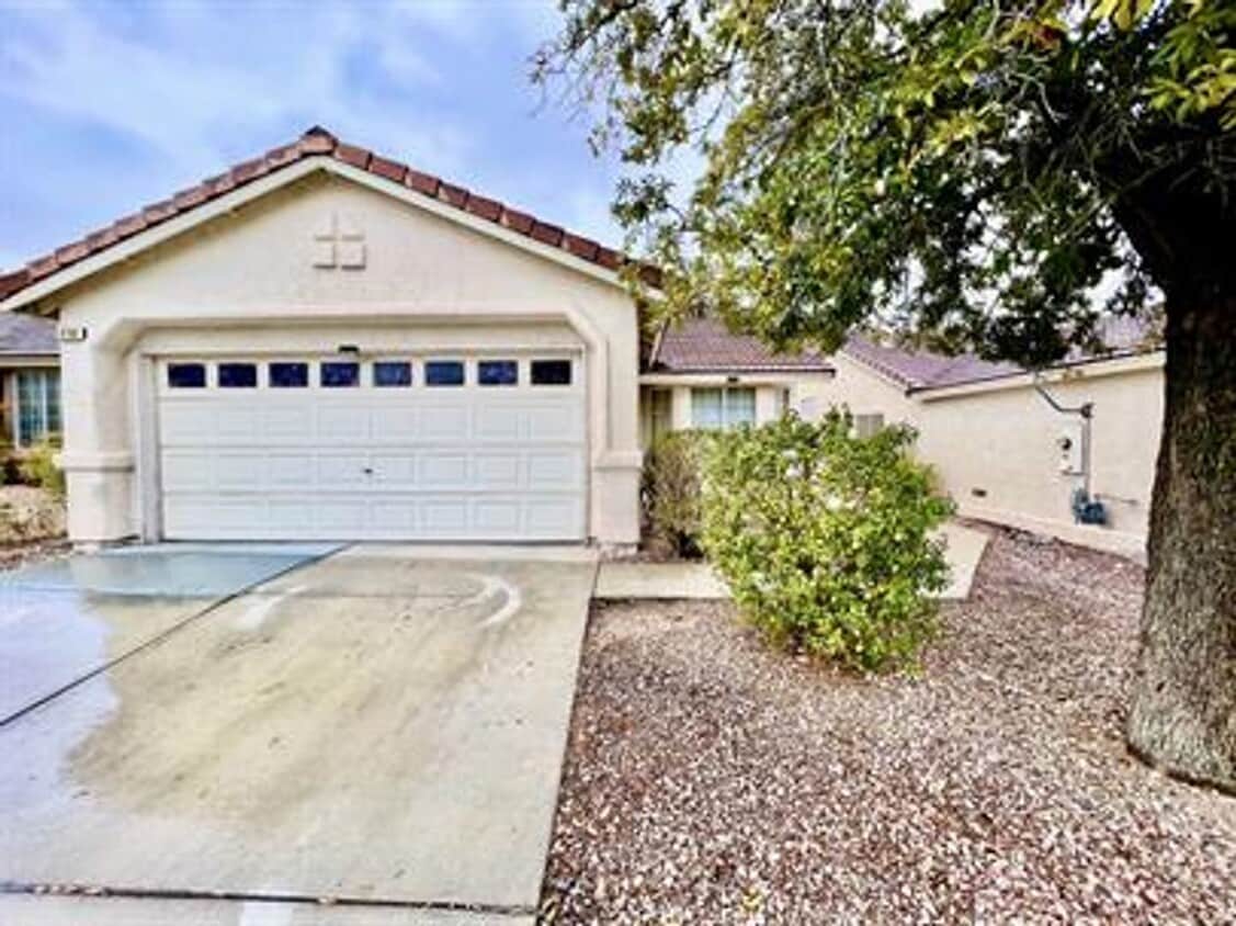 Primary Photo - Single Story Summerlin Property!