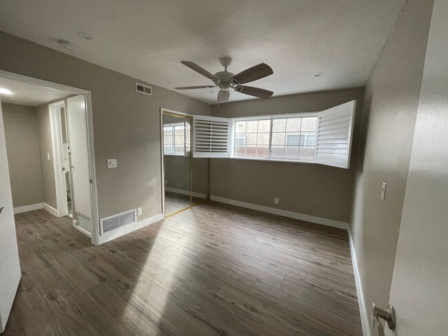 Building Photo - 5-Bedroom Carson 2-Story Home