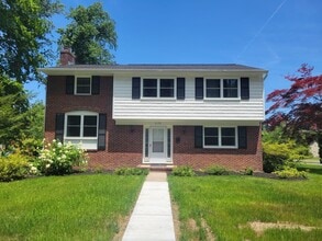 Building Photo - 2135 Pine Valley Dr