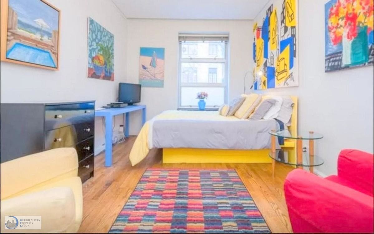 Primary Photo - 33 W 9th St