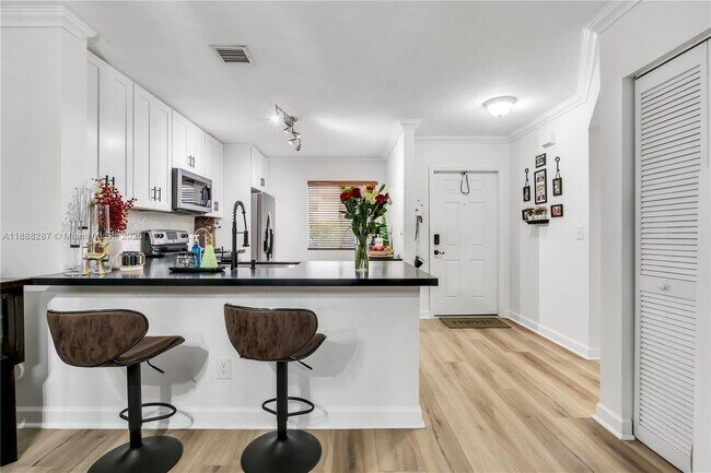 Foto del edificio - 667 NW 208th Dr