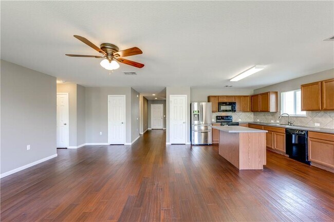 Foto del edificio - 5516 Nelson Oaks Dr