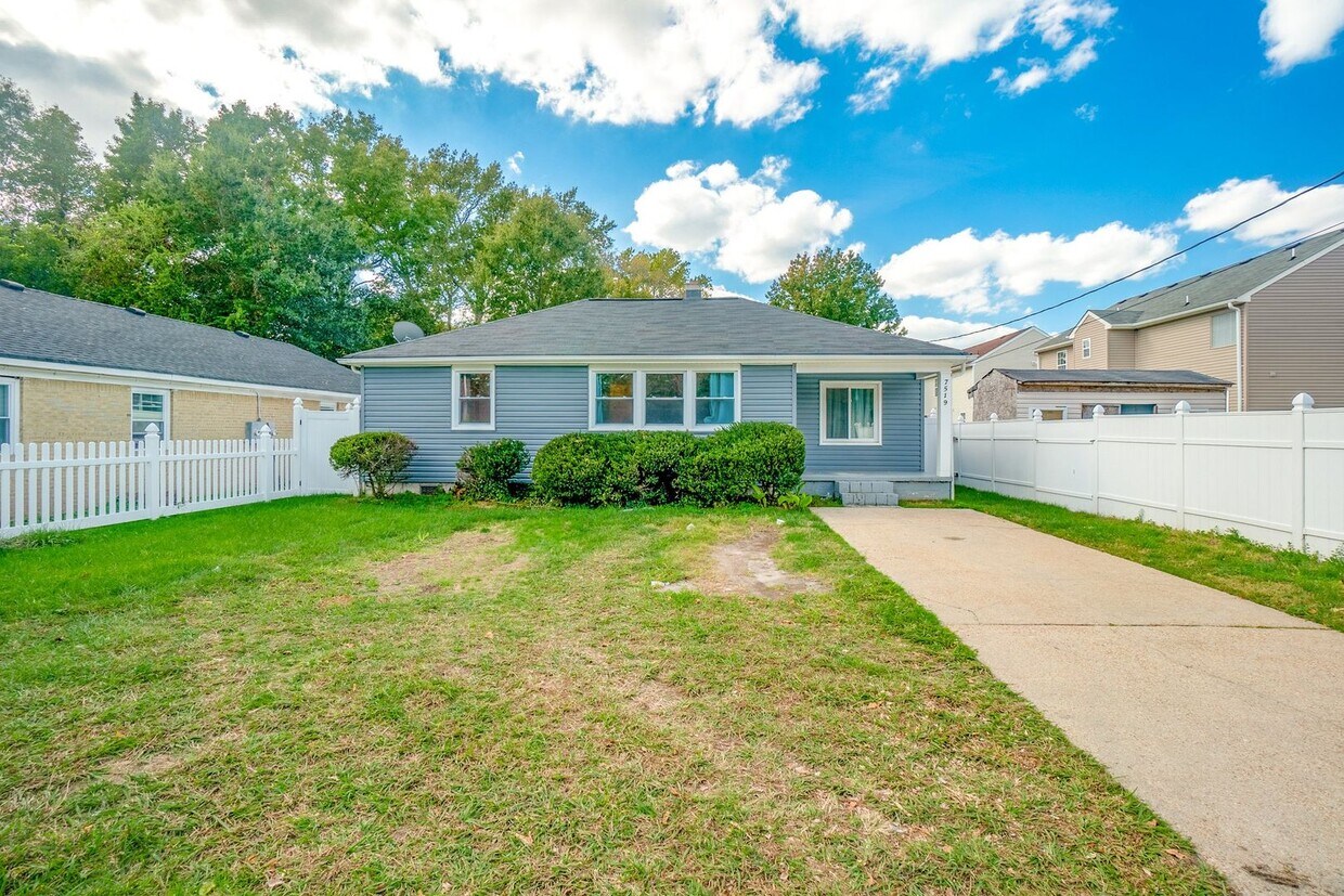 Primary Photo - 4 Bed 2.5 Bath Home for rent in Norfolk