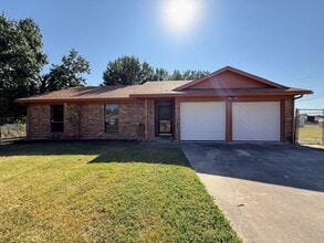 Building Photo - 2308 Ridglea Ct