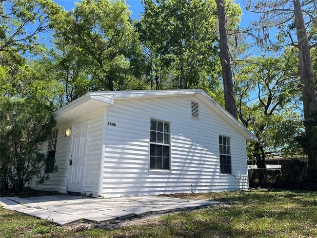 Foto del edificio - 8546 Cameo Dr