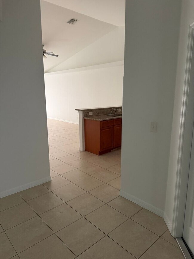 Foto del edificio - 842 SW 39th Terrace