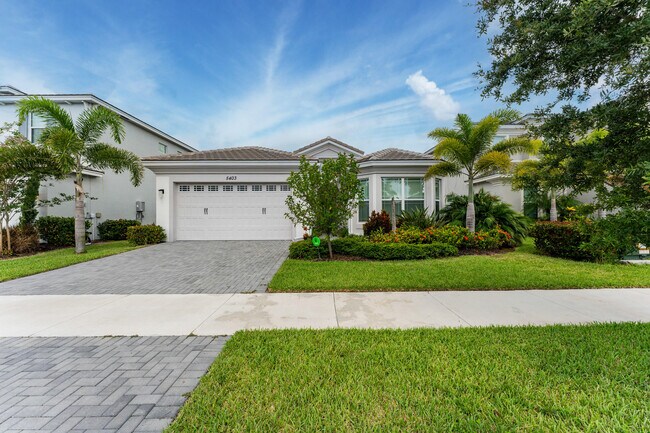 Foto del edificio - 5403 Macoon Wy