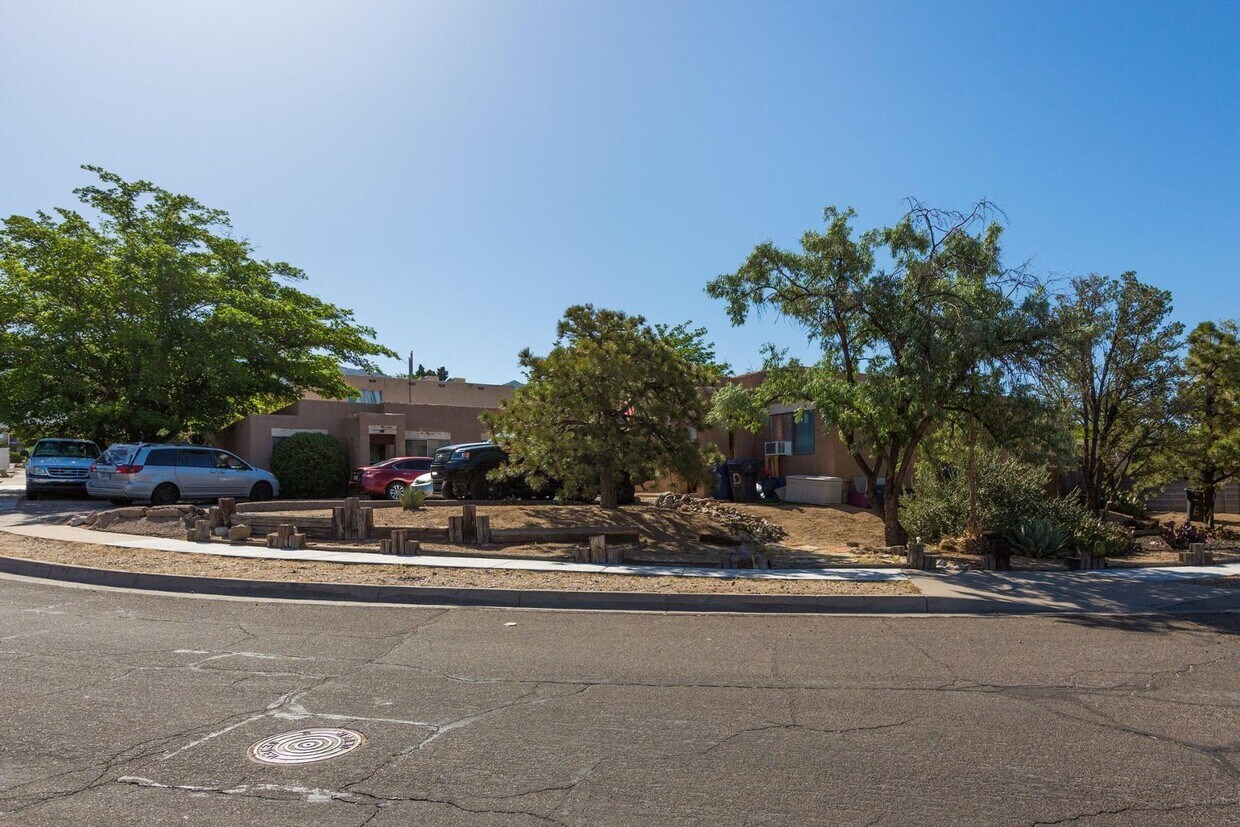 Foto principal - 13200 Mountain Rd NE