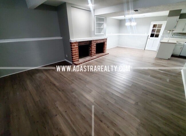 Building Photo - Very Nice & Spacious Duplex in North Olathe-Available NOW!!