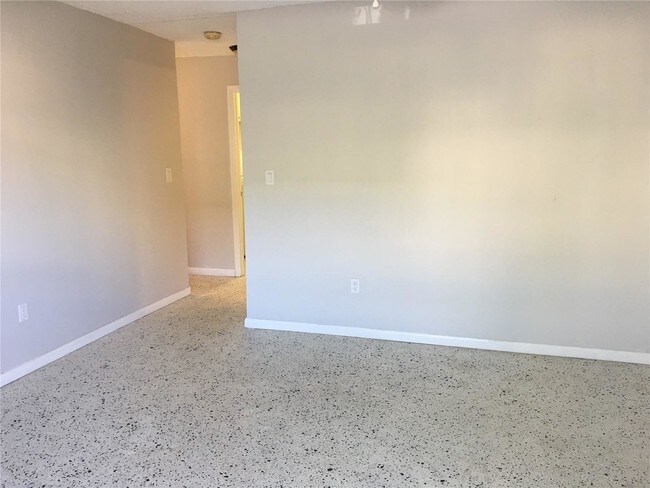 Building Photo - 830 W 75th St